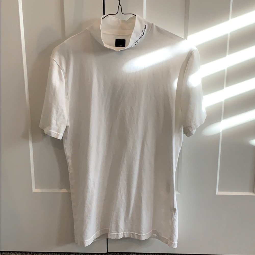 Short sleeve turtleneck in white